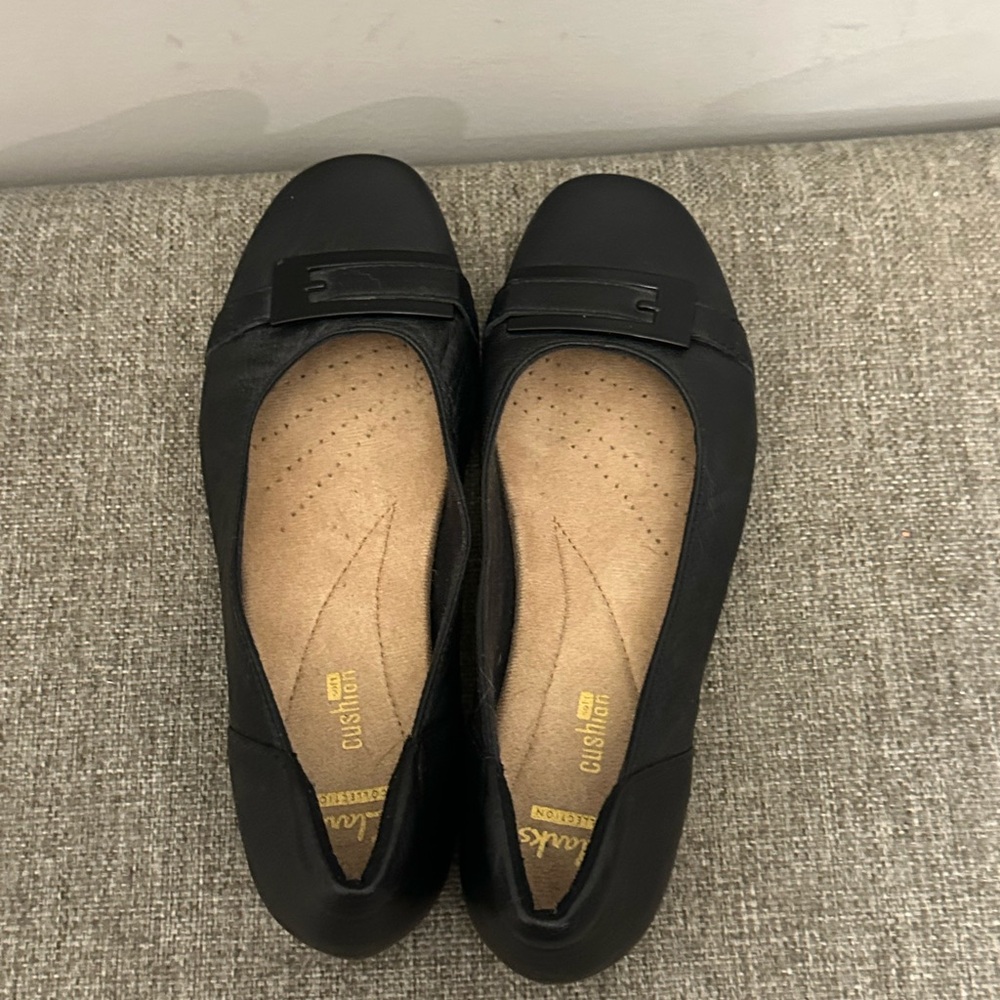 Clark’s Women’s Black Leather Flats Size 7 - Picture 6 of 9